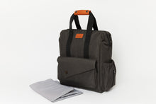 Lade das Bild in den Galerie-Viewer, Collido Baby Wickelrucksack | Wickeltasche mit Wickelunterlage | Wasserabweisend | 12 Fächer ca. 28 Liter | Der große Reise-Rucksack für Mamas