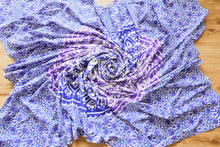 Lade das Bild in den Galerie-Viewer, Collido Mandala Wandtuch aus Indien | 100% Baumwolle | ca. 210x220 cm | Indischer Wandteppich als Überwurf oder Tagesdecke für Couch / Bett Queen Size