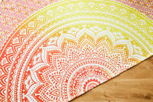 Lade das Bild in den Galerie-Viewer, Collido Mandala Wandtuch aus Indien | 100% Baumwolle | ca. 210x220 cm | Indischer Wandteppich als Überwurf oder Tagesdecke für Couch / Bett Queen Size