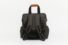Lade das Bild in den Galerie-Viewer, Collido Baby Wickelrucksack | Wickeltasche mit Wickelunterlage | Wasserabweisend | 12 Fächer ca. 28 Liter | Der große Reise-Rucksack für Mamas