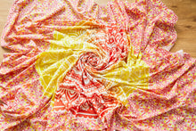Lade das Bild in den Galerie-Viewer, Collido Mandala Wandtuch aus Indien | 100% Baumwolle | ca. 210x220 cm | Indischer Wandteppich als Überwurf oder Tagesdecke für Couch / Bett Queen Size