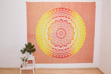 Lade das Bild in den Galerie-Viewer, Collido Mandala Wandtuch aus Indien | 100% Baumwolle | ca. 210x220 cm | Indischer Wandteppich als Überwurf oder Tagesdecke für Couch / Bett Queen Size