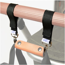 Lade das Bild in den Galerie-Viewer, Collido Kinderwagen-Clips aus Metall | Unsere Kinderwagen-Haken befestigen Ihre Wickeltasche und alles was sonst keinen Platz findet | Ideales Zubehör