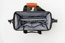 Lade das Bild in den Galerie-Viewer, Collido Baby Wickelrucksack | Wickeltasche mit Wickelunterlage | Wasserabweisend | 12 Fächer ca. 28 Liter | Der große Reise-Rucksack für Mamas