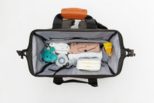 Lade das Bild in den Galerie-Viewer, Collido Baby Wickelrucksack | Wickeltasche mit Wickelunterlage | Wasserabweisend | 12 Fächer ca. 28 Liter | Der große Reise-Rucksack für Mamas
