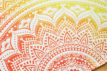 Lade das Bild in den Galerie-Viewer, Collido Mandala Wandtuch aus Indien | 100% Baumwolle | ca. 210x220 cm | Indischer Wandteppich als Überwurf oder Tagesdecke für Couch / Bett Queen Size
